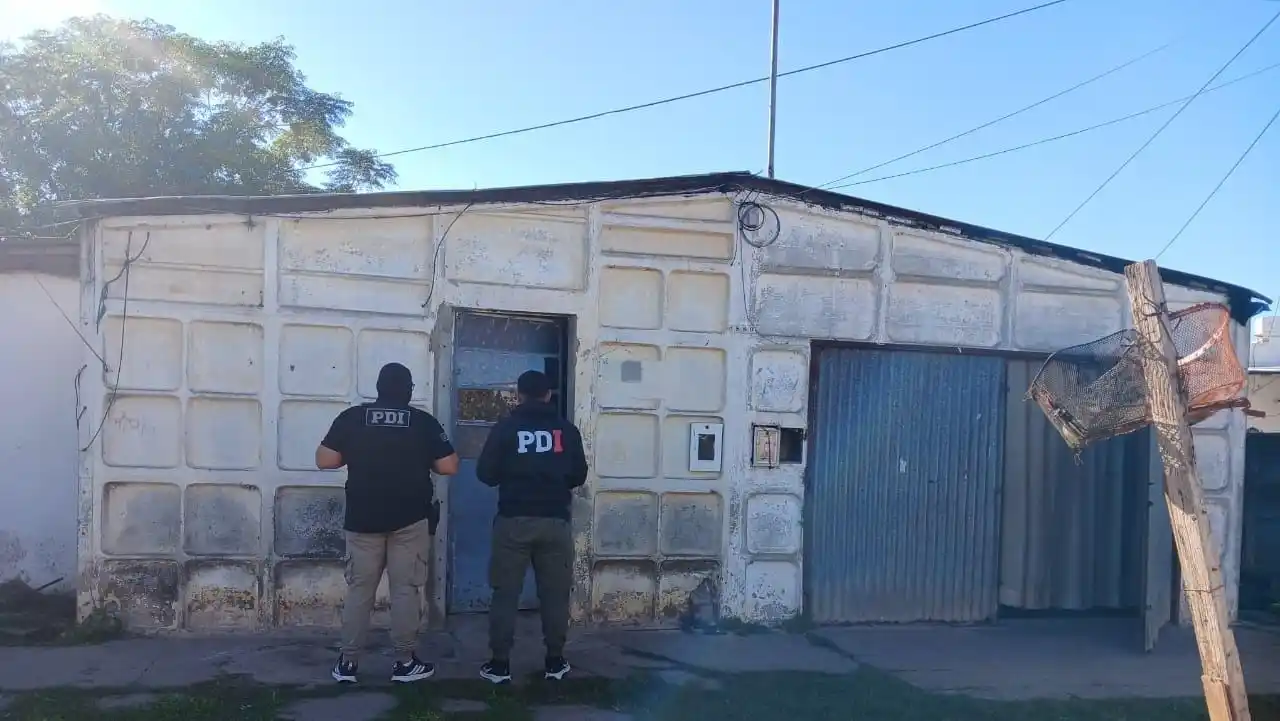 Robo de una docena de dispositivos de un local de celulares: cayó un joven tras varios operativos