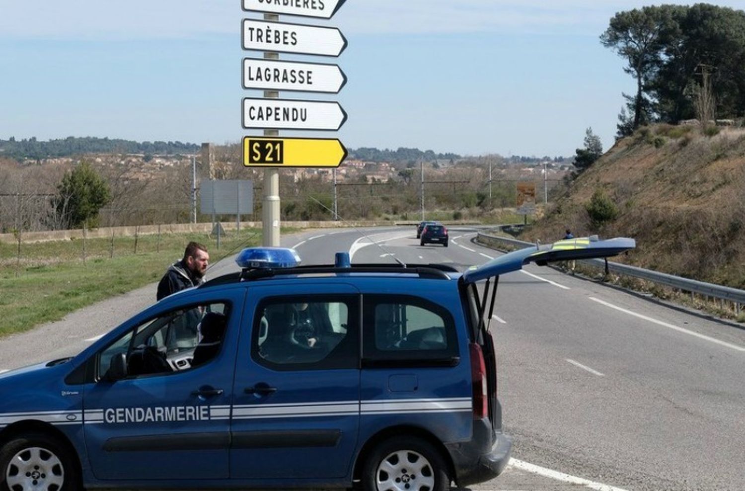 Tiroteo y toma de rehenes en Francia deja al menos tres muertos