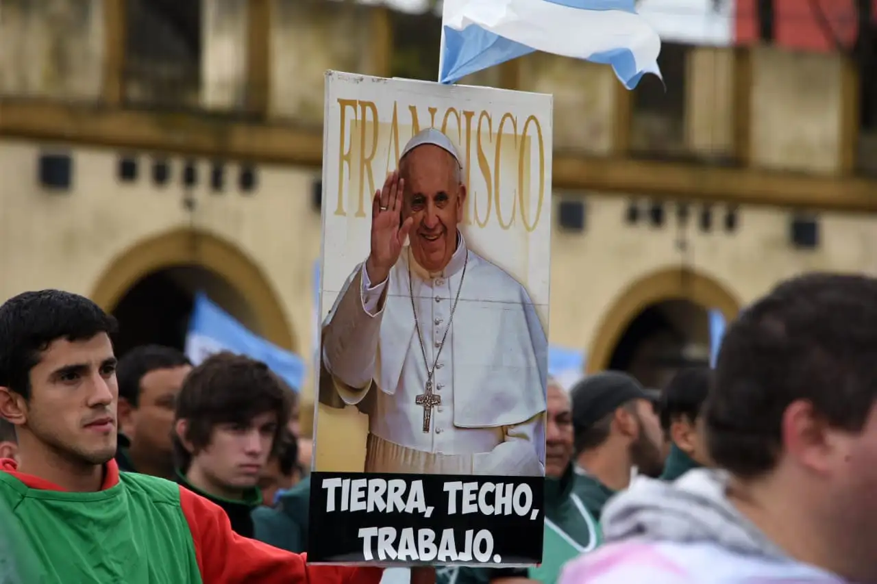 La Iglesia despegó al Papa de la misa con los Moyano en Luján