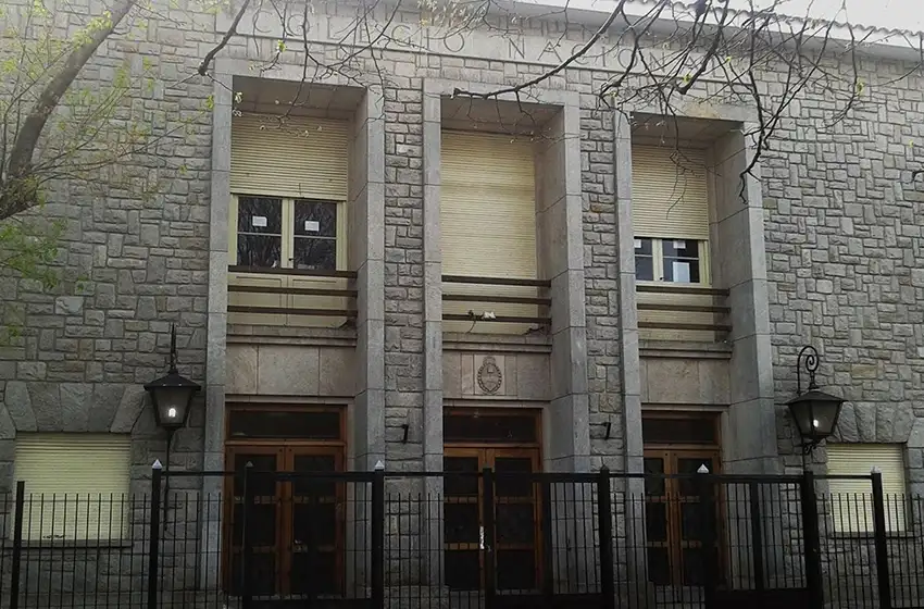Según se informó, el llamante manifestó que utilizaría un artefacto explosivo en ambos pisos del Instituto Mariano Moreno.