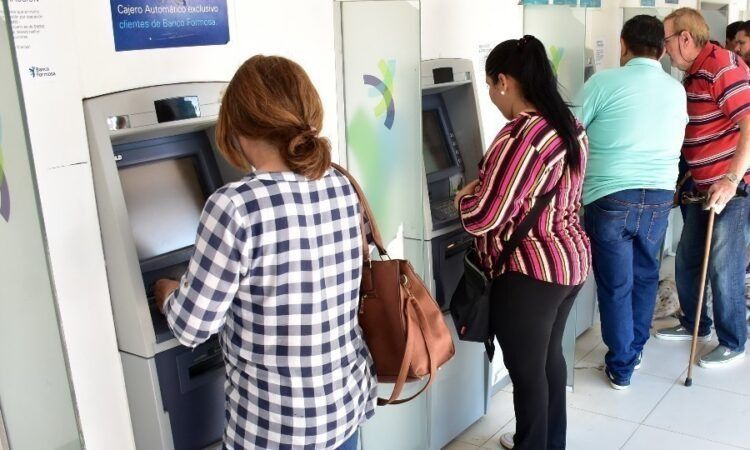 Comienza el cronograma de pago de sueldos para estatales