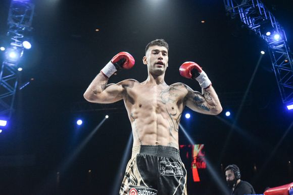 Luna Park: KO de Acosta y López aguantó hasta el final