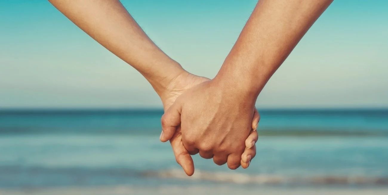 Hay amores compañeros, los eternamente amistosos, los que el tiempo en la vida los recitan eternos. Gentileza