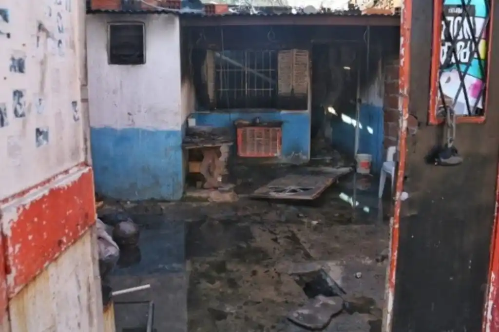 Rosario: dos personas graves tras incendiarse su casa