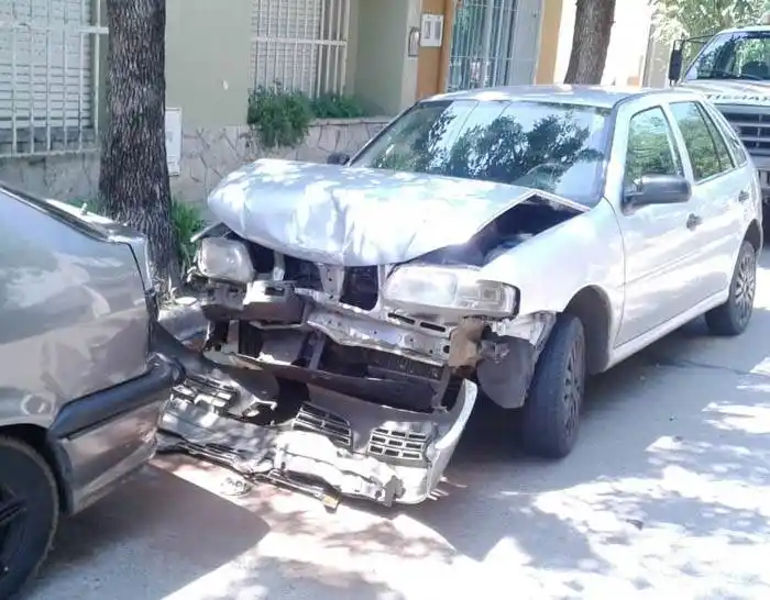 Chocó  y abandonó  el vehículo