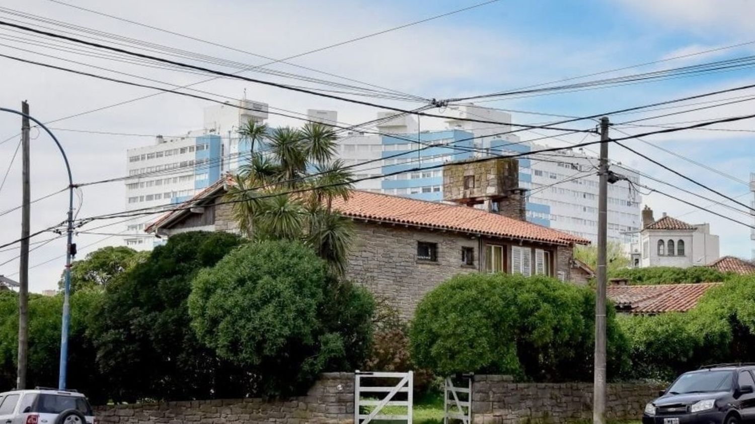 La casa de 1939 que iba a ser demolida para construir una torre de 35 pisos.