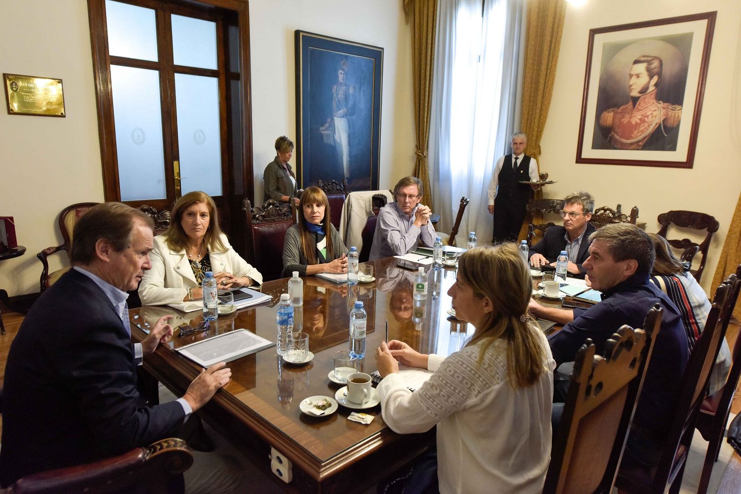 Bordet consulta con entidades e intendentes para elevar la propuesta a Nación