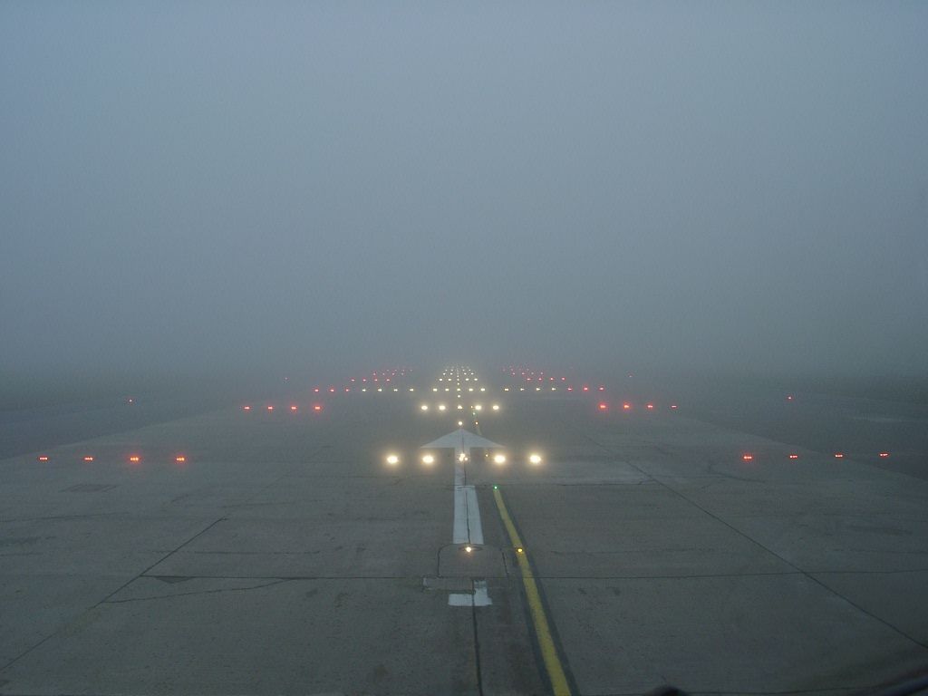 Cancelaciones y desvíos en Buenos Aires: un poco de niebla, bastante de humo