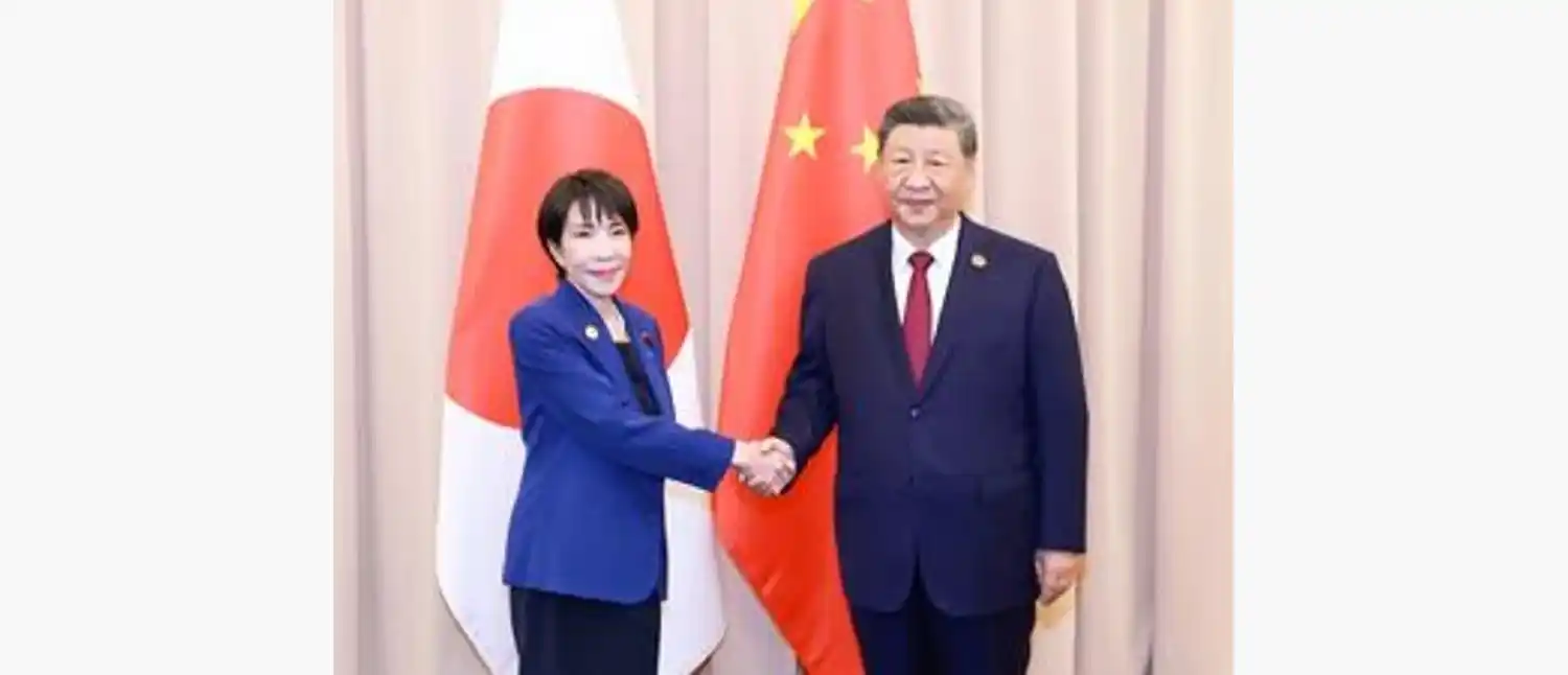 Sanae Takaichi con Xi Jinping.