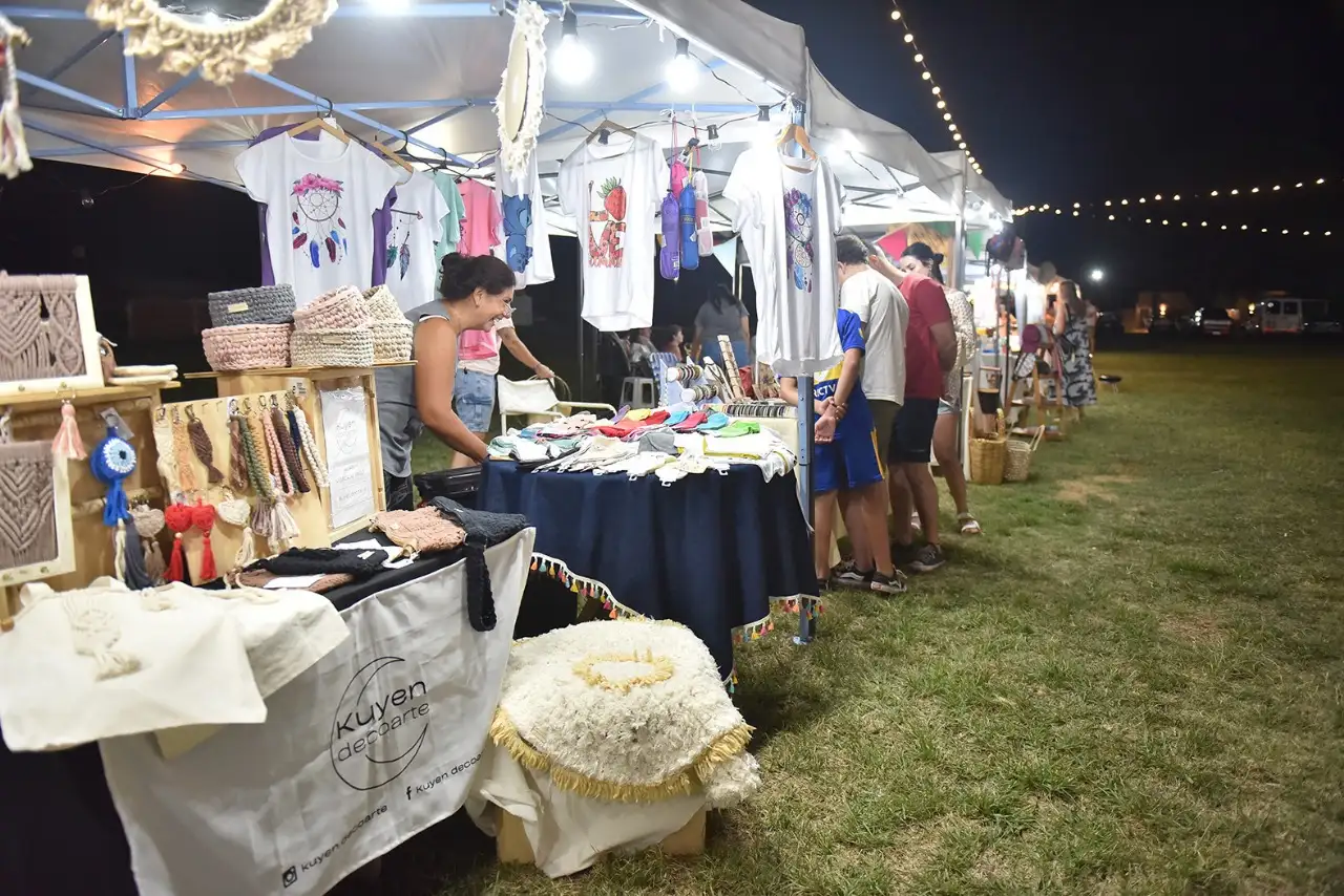 Tras la suspensión del fin de semana pasado, habrá doble edición de la Feria de la Curva en Pueblo Belgrano