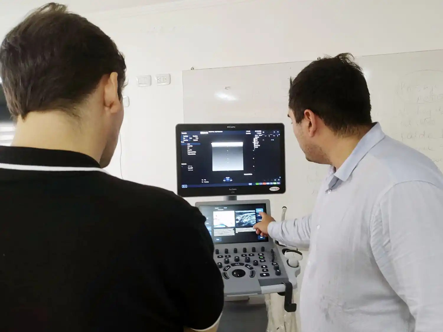 Salud incorporó ecógrafos en tres hospitales para fortalecer la atención sanitaria