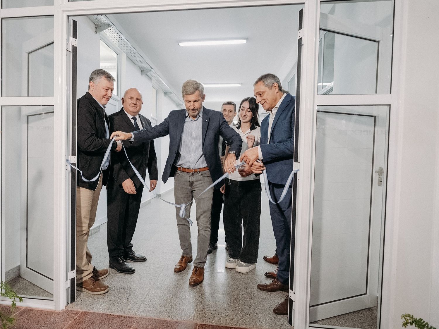 Frigerio inauguró aulas-talleres en la Técnica Nº 35 y firmó un convenio para ampliar la escuela Patria Libre con bloques PET