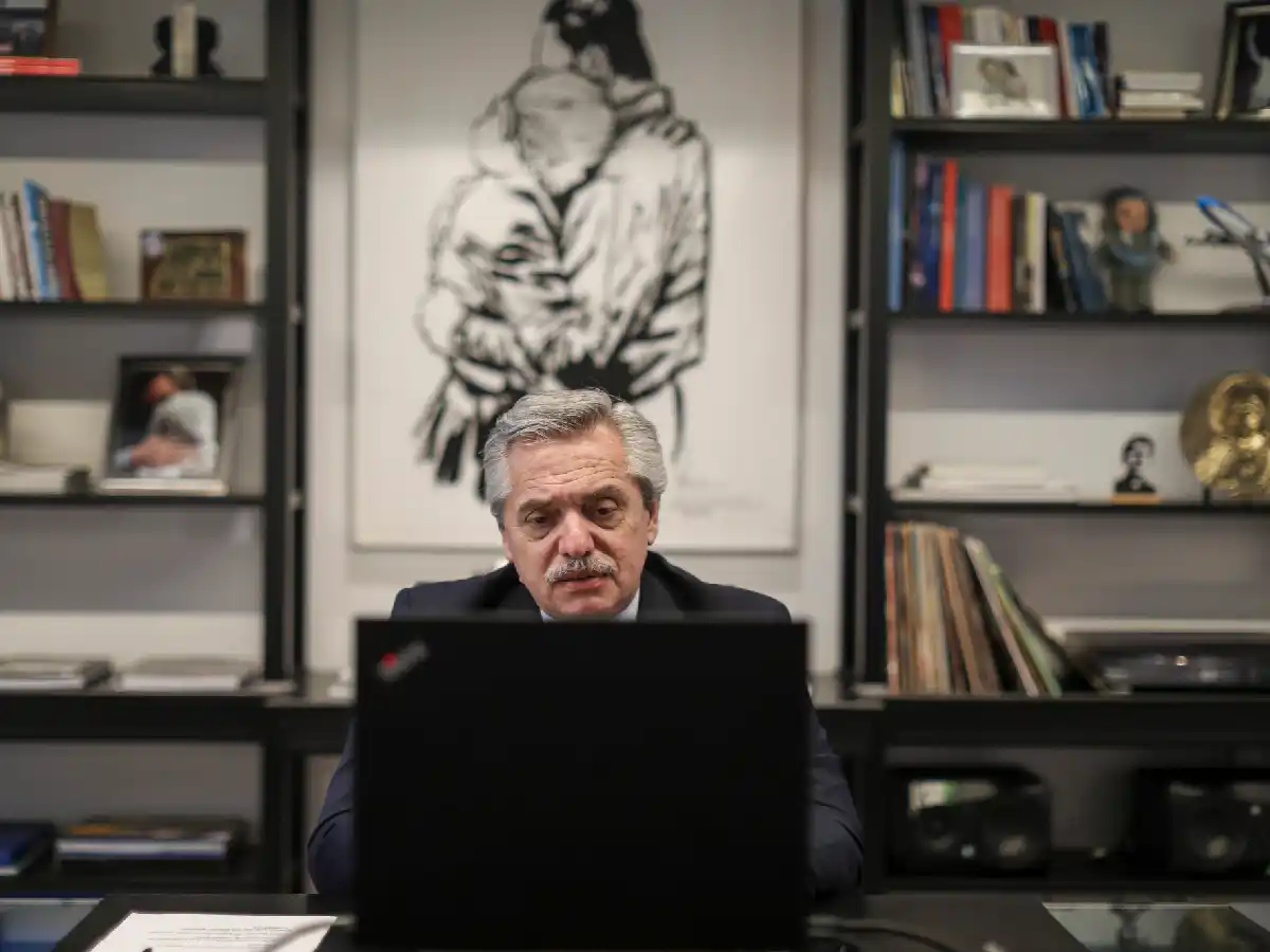  Fernández afirmó que "no" está en sus "planes devaluar" y destacó que "los cepos son malos"