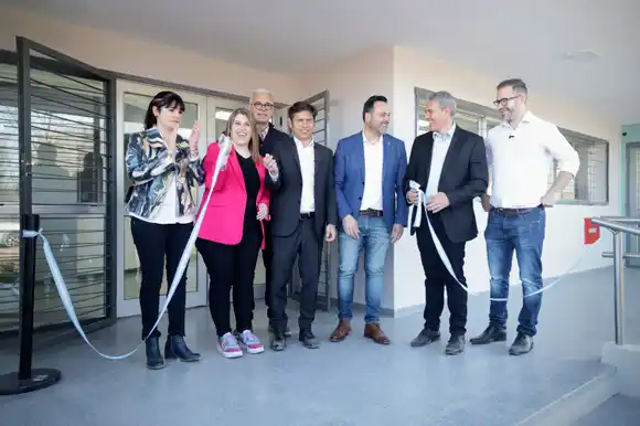 Kicillof inauguró otro CAPS en Chacabuco y se llevó elogios de un intendente de JxC: "Buscamos descomprimir hospitales"