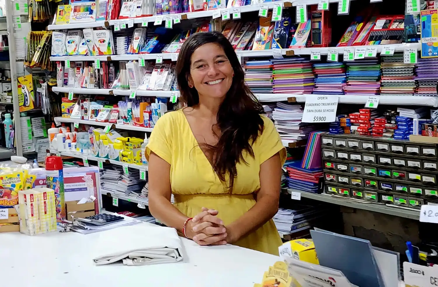 Daniela Añeli, propietaria de librería y juguetería El Emporio.