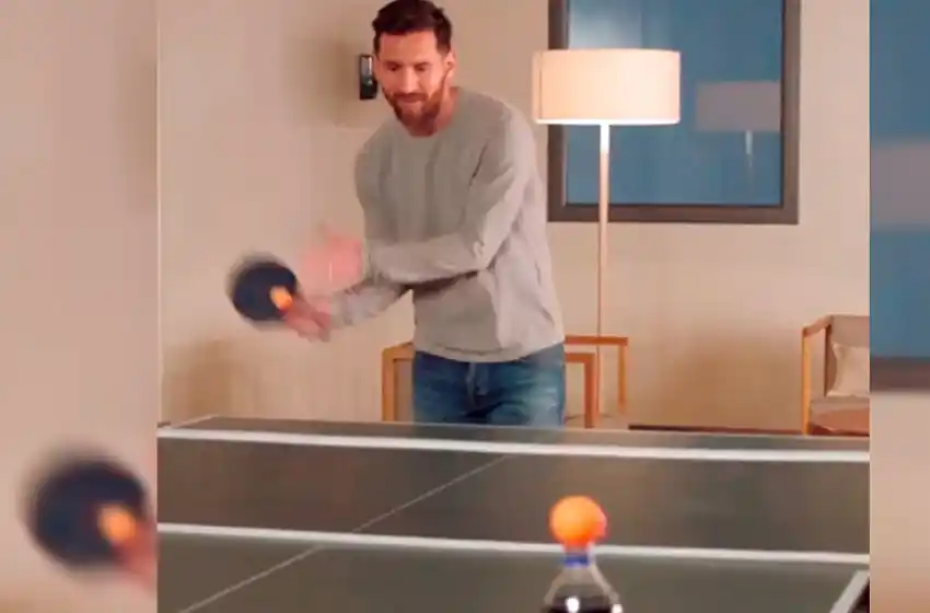 Messi, con los pies y las manos