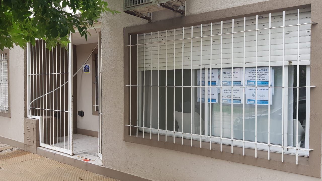 Los consultorios de Femebra, en Las Heras 620.