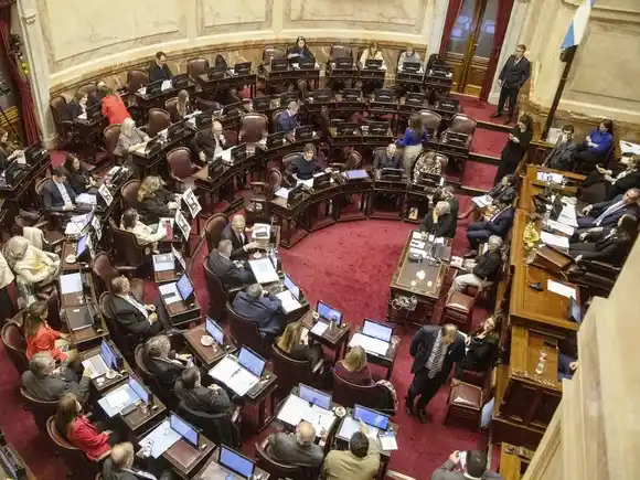 El Senado aprobó el aumento del bono jubilatorio, la recomposición del 7,2% y la extensión de la moratoria