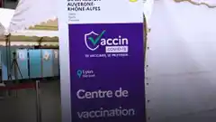 Europa comienza a vacunar a menores y jóvenes gracias al acaparamiento de dosis