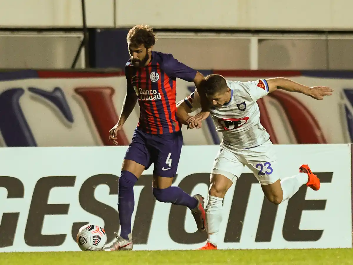 Dura caída de San Lorenzo como local