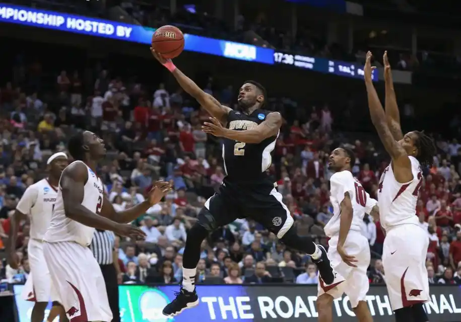 Peñarol completó su plantel: llegó el extranjero Karl Cochran