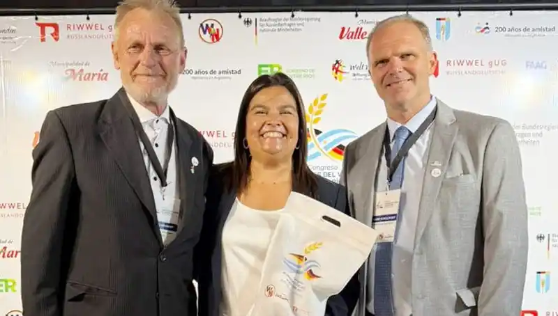 Mariel Ávila participó del congreso de alemanes del Volga en Valle María