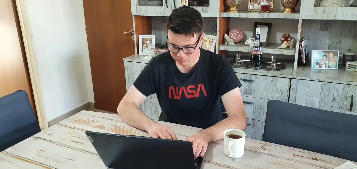 Intercambio por Twitter de Elon Musk con un tandilense