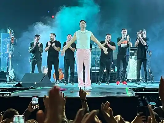 La lluvia no detuvo el espectáculo en la ciudad vecina.