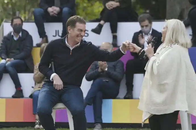 "No queremos chorros ni narcos": Santilli eligió un cuarteto cordobés para su campaña y según Monzó, "no siente la Provincia"