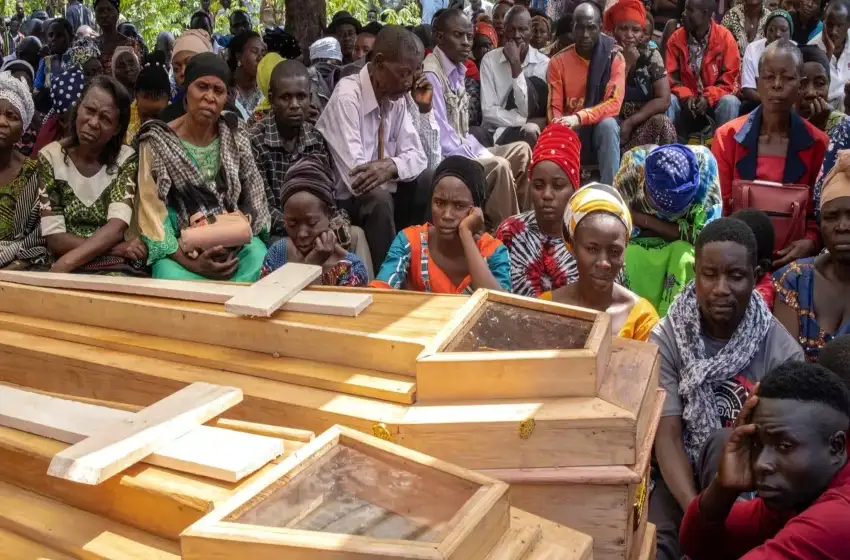 Conmoción en Uganda: un grupo yihadista masacró a decenas de estudiantes en una escuela secundaria