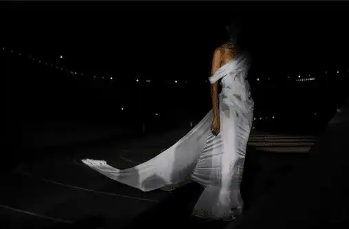 Una de las atracciones de Dior fue el tradicional traje de novia. Foto AFP