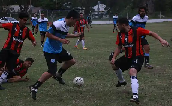 Defensores cayó en el último minuto y descendió a la B