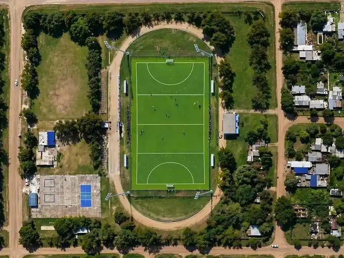 Empieza a jugarse un viejo anhelo: Villaguay construye su cancha sintética de hockey