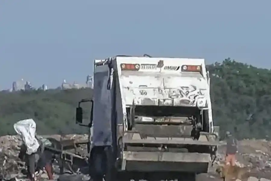 Tragedia: un nene murió atropellado por un camión cuando buscaba comida en un basural en Paraná