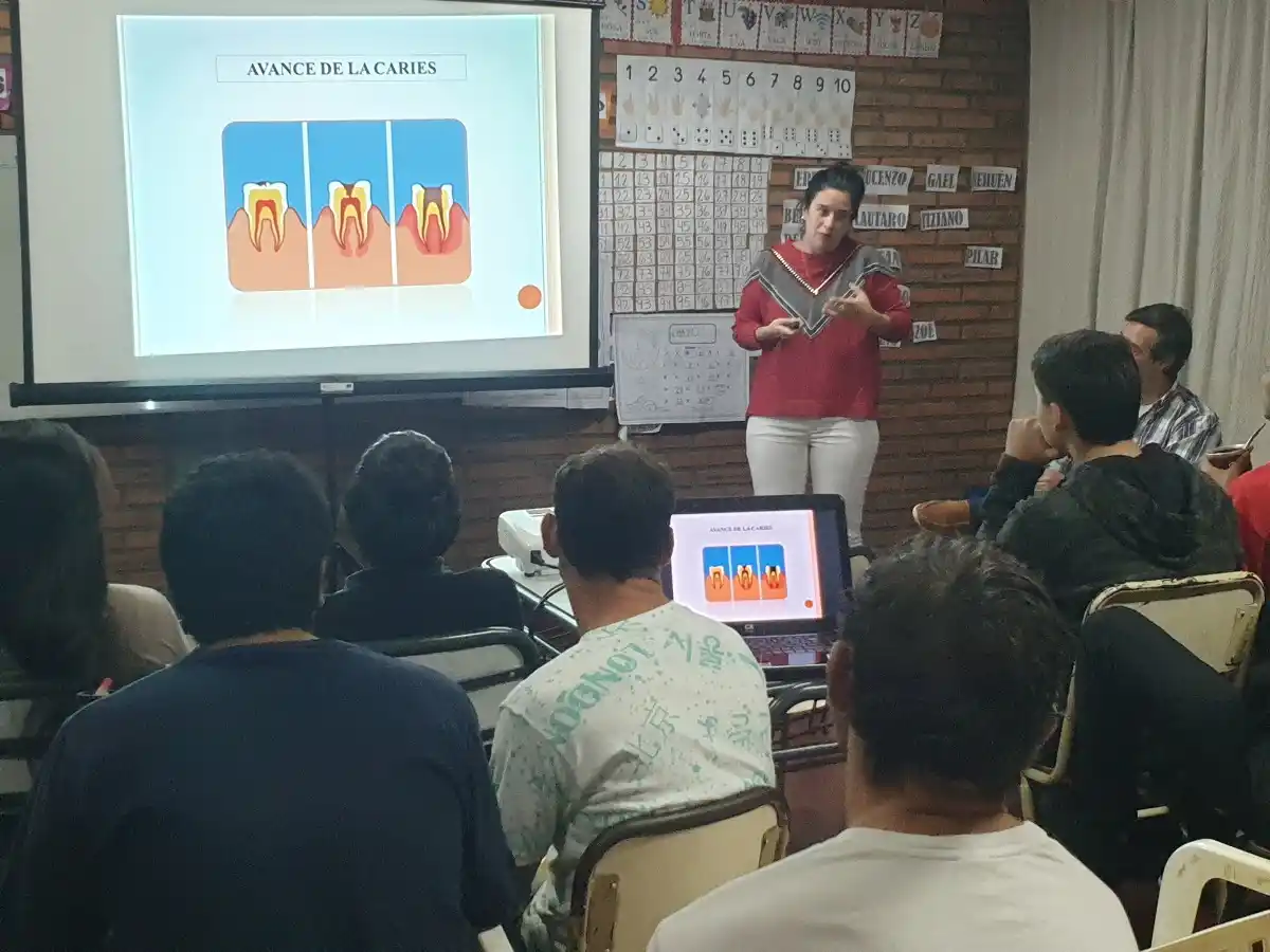 El Hospital va a la escuela para informar sobre la salud bucal