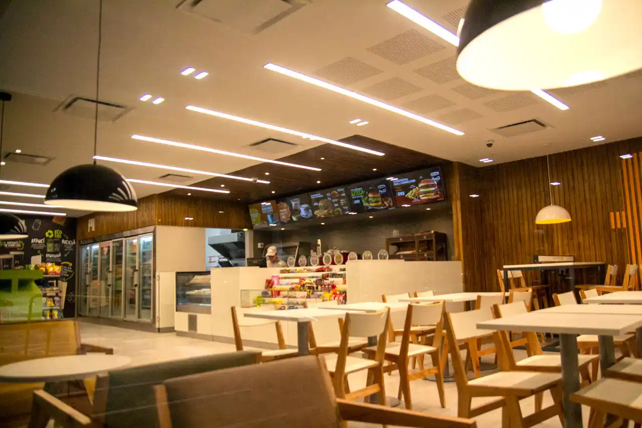 Avanza la obra para convertir en Tienda Full el servicompras de YPF