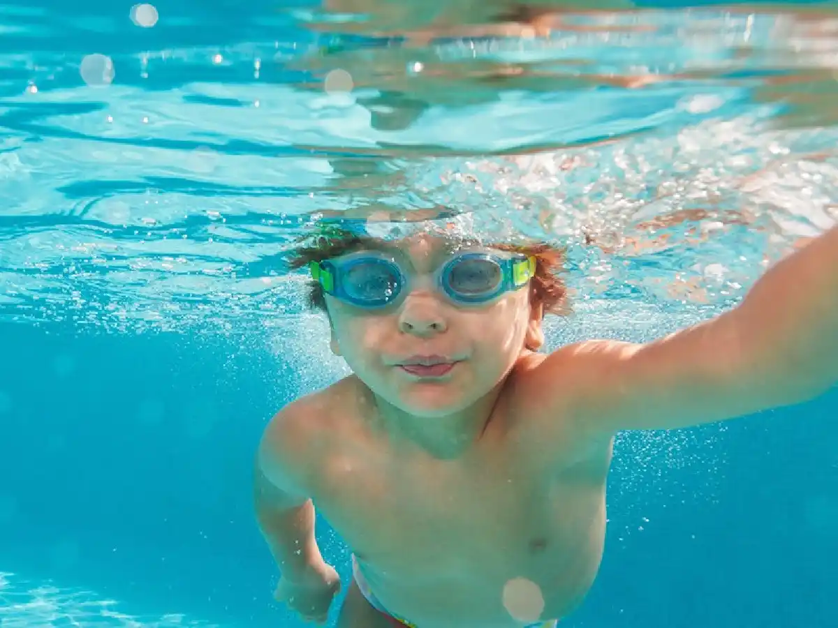 El cuidado de los menores en las piscinas