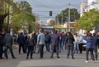 La Cámara de Transporte sancionará a los choferes que “se llevaron los colectivos y cortaron calles”