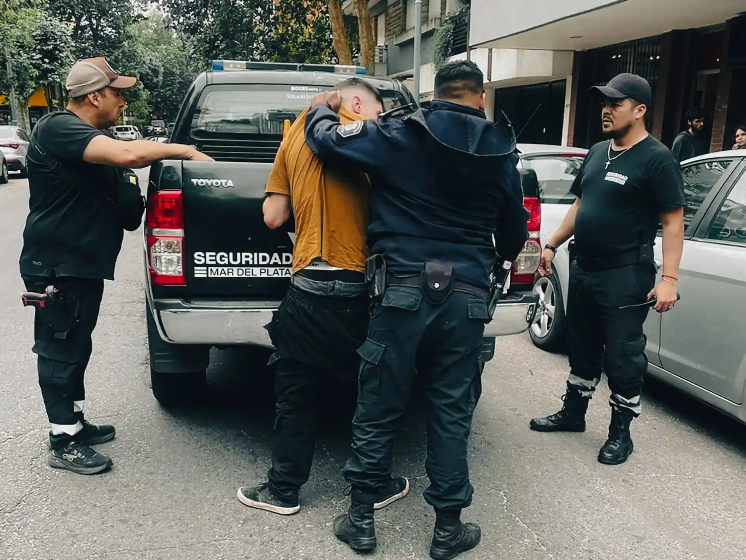 Caos en Bolívar al 2800: trapitos alcoholizados provocaron disturbios y uno terminó aprehendido