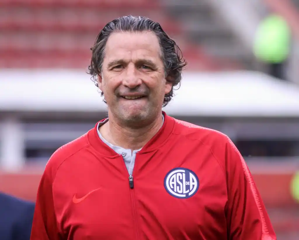 Juan Antonio Pizzi es el nuevo entrenador de Racing