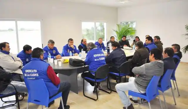 Trabajadores del sector avícola piden reunirse con el Gobernador
