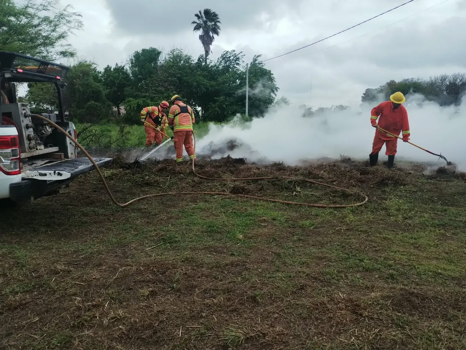 Un incendio de pastizales en inmediaciones de una empresa puso en alerta a los Bomberos Voluntarios de Morteros