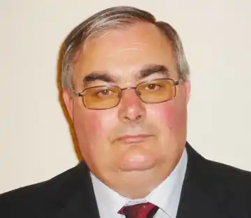 Vivir no es sólo coexistir,  sino hallarse y desarmarse