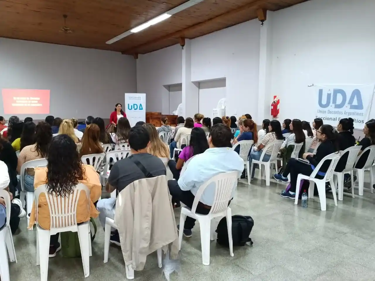 UDA: Unión Docentes Argentinos 
(reforma de la Caja, paritaria y vacaciones de invierno)