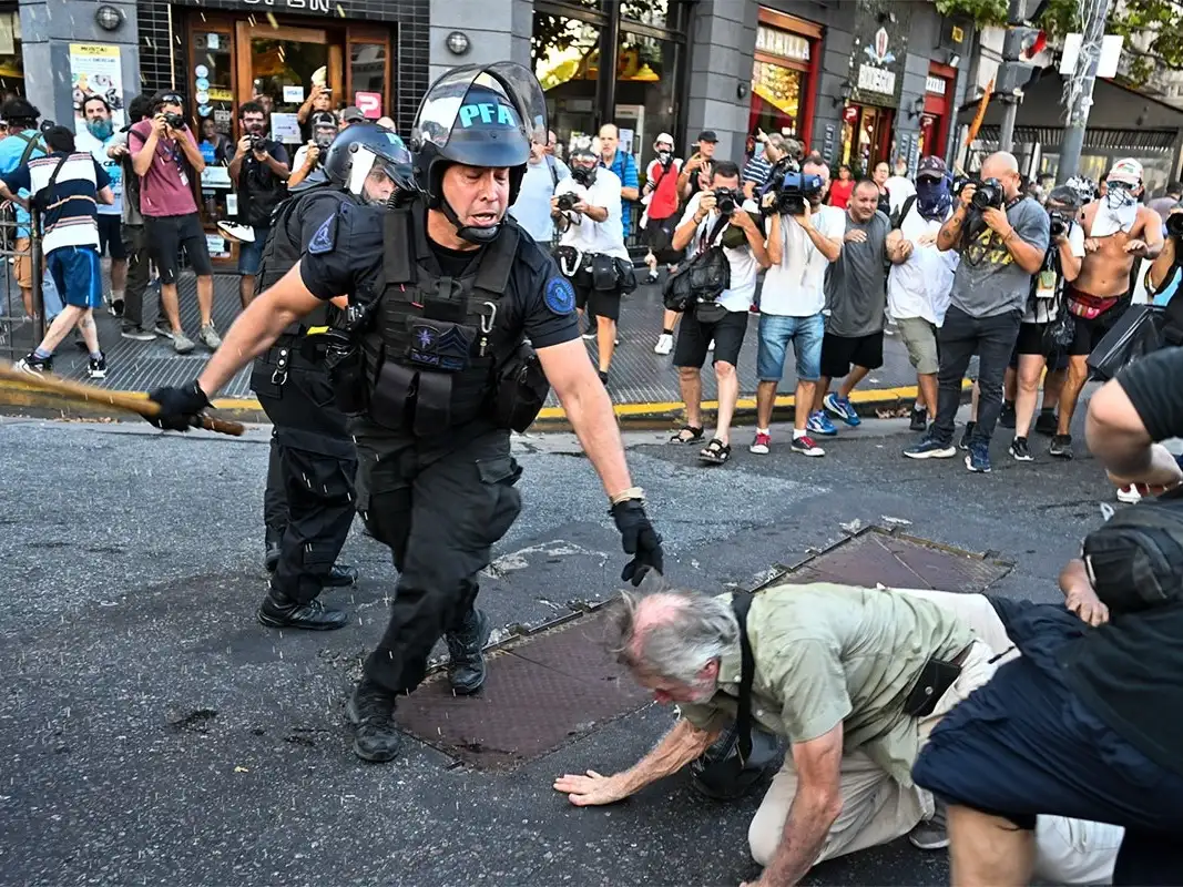 Brutal represión policial en la marcha del miércoles 12 de marzo.
