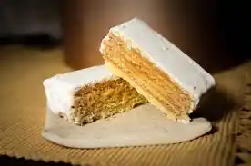 Crearon un alfajor cuadrado de cuatro capas, y facturan más de $ 4 millones al año