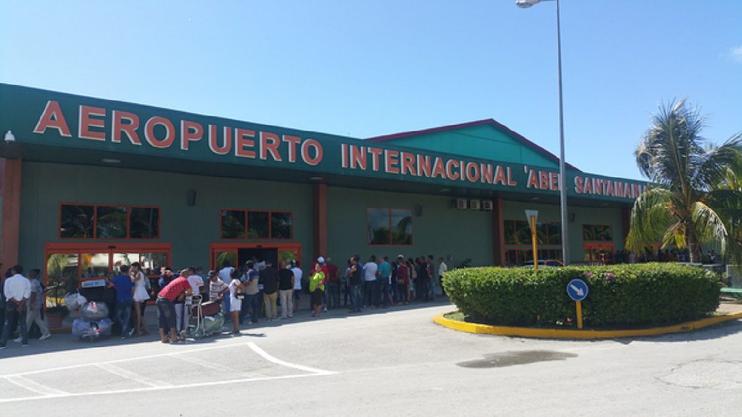 ¡HISTÓRICO! Aterrizan aviones de Estados Unidos en provincias de Cuba