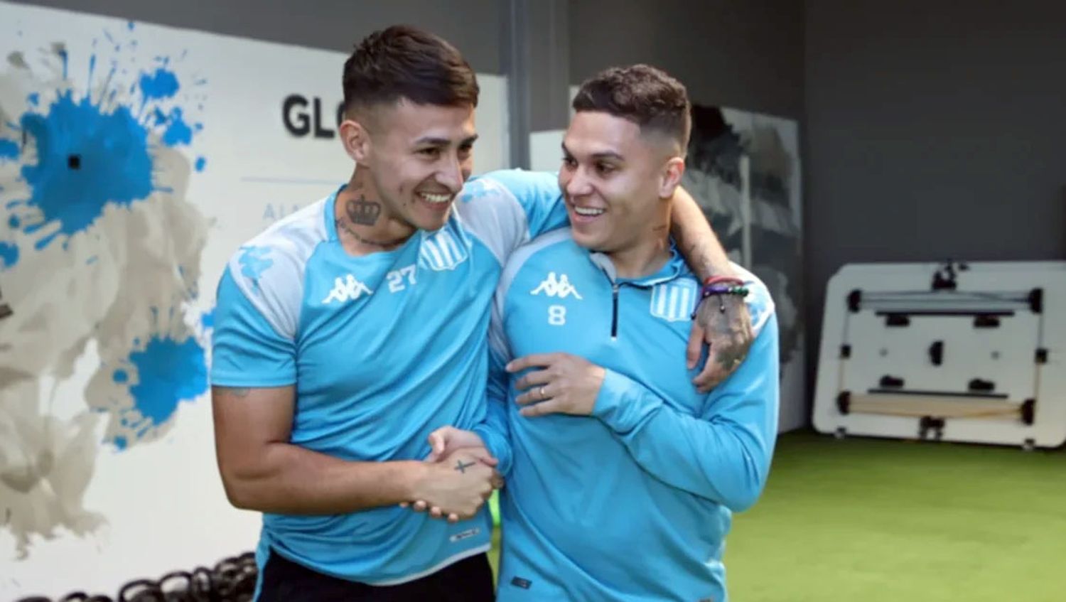 Gabriel Rojas y Juan Fernando Quintero, a pura risa en el regreso de Racing. Fotos: Racing