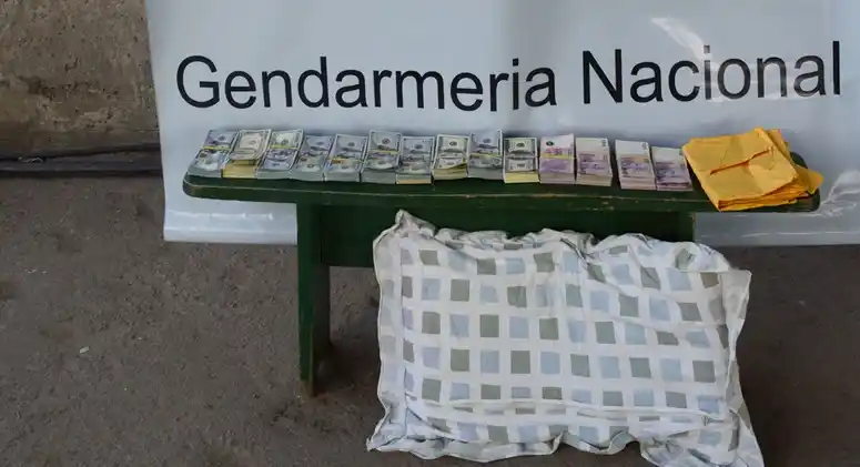 Gualeguaychú: chino llevaba casi 100 mil dólares en una almohada 