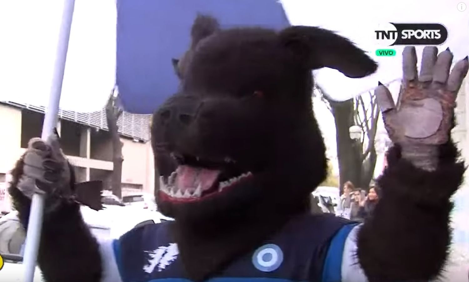 La Plata: "Lobo" se escapó del trabajo para recibir a Maradona